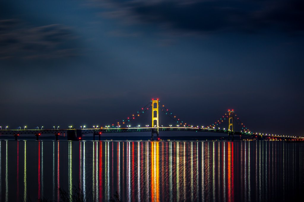 Night photo of the Mackinac Bridge